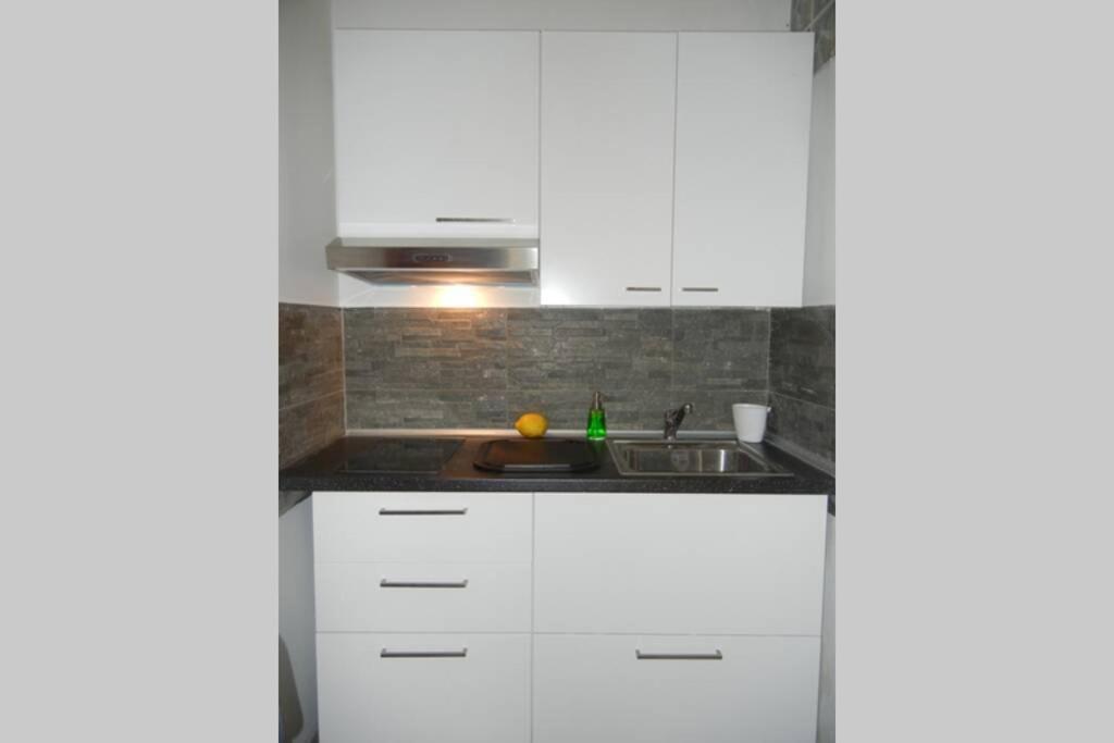 "Little Sicilian Home"-Room With A Private Bathroom & Kitchen -Fridge - And Shared A Beautiful Terrace On Hostel Taormina Center Eksteriør billede
