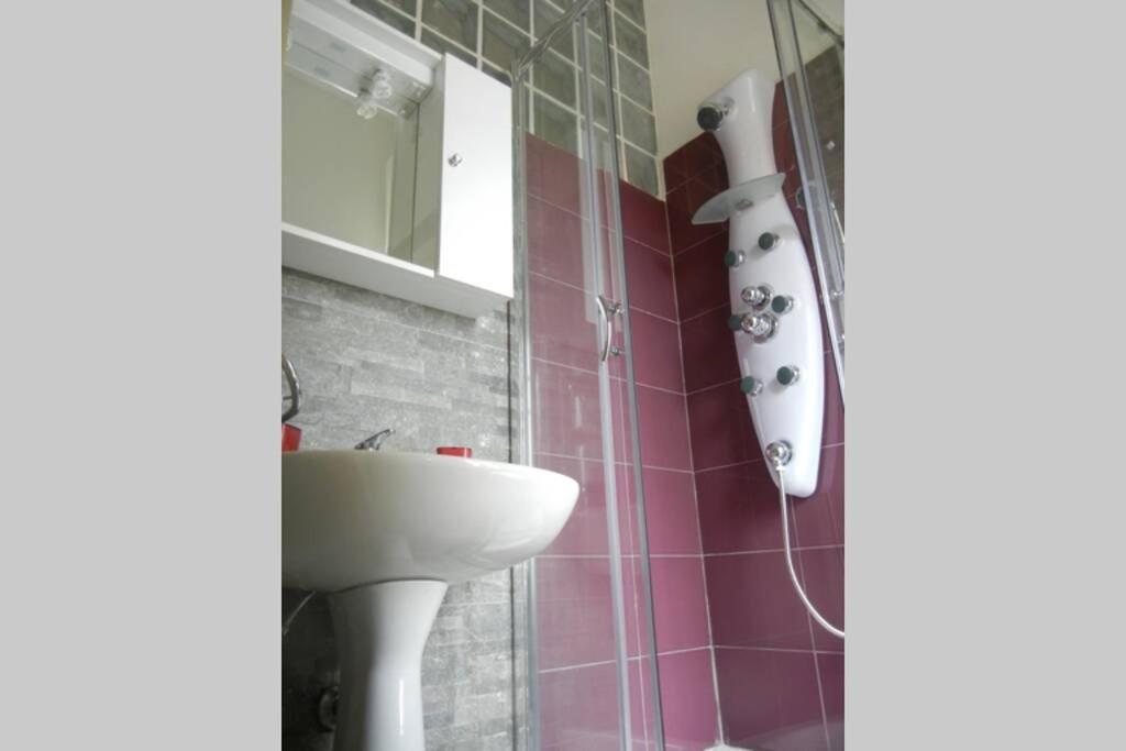 "Little Sicilian Home"-Room With A Private Bathroom & Kitchen -Fridge - And Shared A Beautiful Terrace On Hostel Taormina Center Eksteriør billede